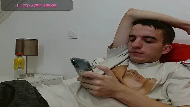 Snapshot of Tombgy07 chatting on November 9, 2025, 8:35 pm Tombgy07 online show from November 9, 2025, 8:35 pm