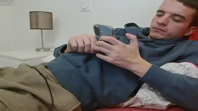 Snapshot of Tombgy07 chatting on November 27, 2025, 8:20 pm Tombgy07 online show from November 27, 2025, 8:20 pm