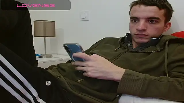 Snapshot of Tombgy07 chatting on December 4, 2025, 7:57 pm Tombgy07 online show from December 4, 2025, 7:57 pm