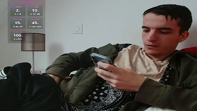 Snapshot of Tombgy07 chatting on December 5, 2025, 1:32 pm Tombgy07 online show from December 5, 2025, 1:32 pm