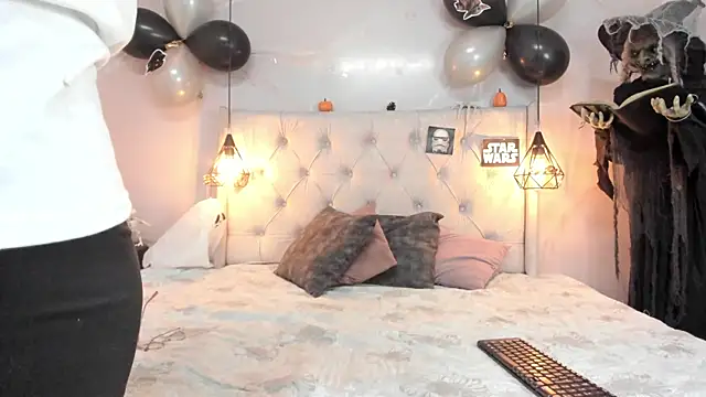 Snapshot of SakuraLee_ chatting on October 27, 2025, 1:45 pm SakuraLee online show from October 27, 2025, 1:45 pm