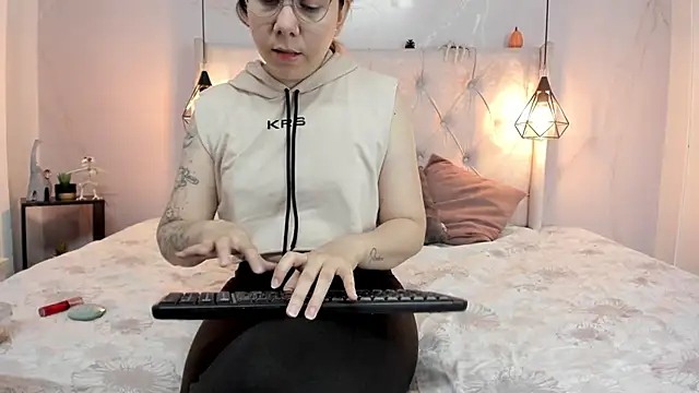 Snapshot of SakuraLee_ chatting on October 16, 2025, 1:52 pm SakuraLee online show from October 16, 2025, 1:52 pm