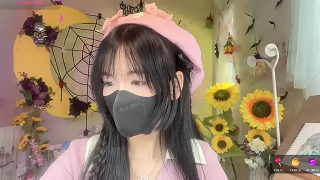 Snapshot of Your-Sunshine chatting on November 3, 2025, 5:56 am Your-Sunshine online show from November 3, 2025, 5:56 am