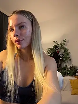 Snapshot of KittyKatyDream chatting on October 31, 2025, 11:22 pm KittyKatyDream online show from October 31, 2025, 11:22 pm