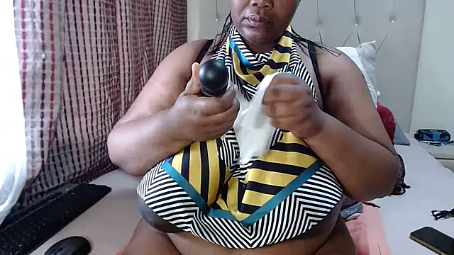 Snapshot of CHOCOLATEDARKBUSTYX chatting on October 27, 2025, 9:10 am CHOCOLATEDARKBUSTYX online show from October 27, 2025, 9:10 am