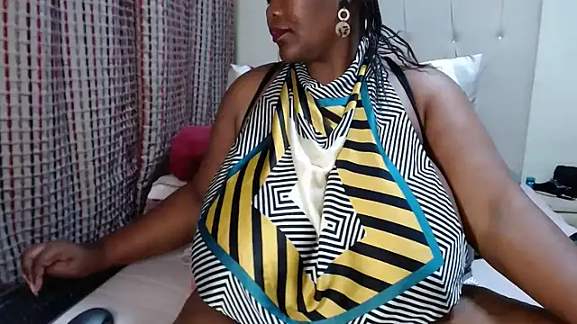 Snapshot of CHOCOLATEDARKBUSTYX chatting on November 23, 2025, 6:29 pm CHOCOLATEDARKBUSTYX online show from November 23, 2025, 6:29 pm