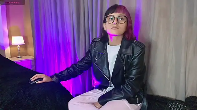 tati cardenas online show from March 13, 2025, 4:38 am