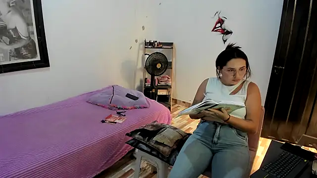 Snapshot of _girls_on_fire_ chatting on February 28, 2026, 7:24 pm girls on fire online show from February 28, 2026, 7:24 pm