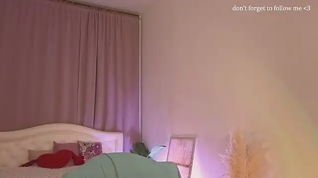 Snapshot of LauraCoy chatting on November 20, 2025, 10:31 pm LauraCoy online show from November 20, 2025, 10:31 pm