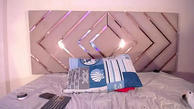 Snapshot of Raven_foxter1 chatting on November 15, 2025, 8:29 am Raven foxter1 online show from November 15, 2025, 8:29 am