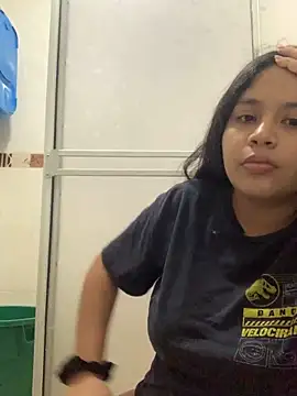 Snapshot of moncerrat_luna chatting on November 4, 2025, 2:15 am moncerrat luna online show from November 4, 2025, 2:15 am