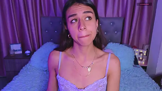 Snapshot of Emiily_Scott1 chatting on December 5, 2025, 1:05 am Emiily Scott1 online show from December 5, 2025, 1:05 am