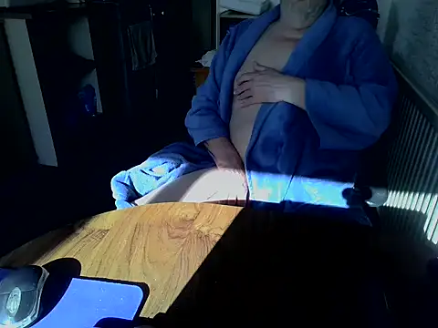 Snapshot of daddyflash chatting on April 20, 2026, 8:17 am daddyflash online show from April 20, 2026, 8:17 am