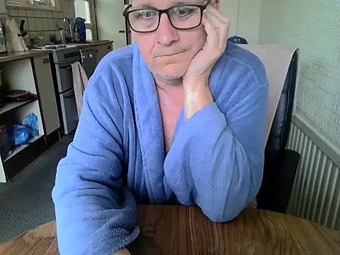 Snapshot of daddyflash chatting on April 28, 2026, 7:13 am daddyflash online show from April 28, 2026, 7:13 am