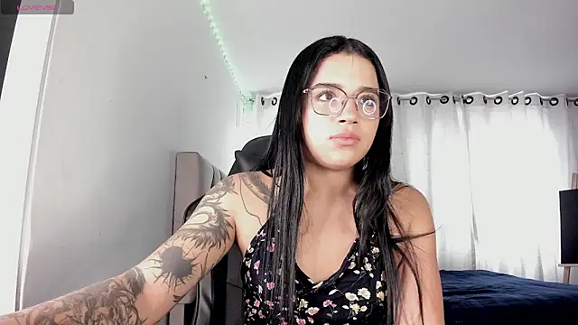 Snapshot of aliice_walker_ chatting on November 5, 2025, 5:05 pm aliice walker online show from November 5, 2025, 5:05 pm