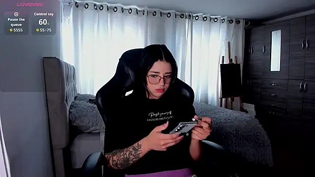 Snapshot of aliice_walker_ chatting on November 26, 2025, 1:55 pm aliice walker online show from November 26, 2025, 1:55 pm