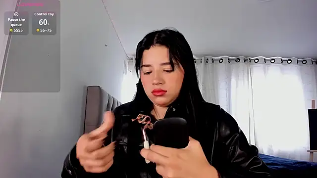 Snapshot of aliice_walker_ chatting on November 2, 2025, 4:01 pm aliice walker online show from November 2, 2025, 4:01 pm