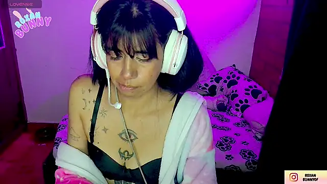 Snapshot of Roxanbunny1 chatting on November 7, 2025, 4:17 am Roxanbunny1 online show from November 7, 2025, 4:17 am