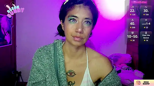 Snapshot of Roxanbunny1 chatting on November 19, 2025, 6:24 am Roxanbunny1 online show from November 19, 2025, 6:24 am