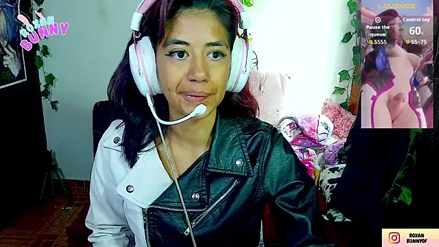 Snapshot of Roxanbunny1 chatting on December 2, 2025, 7:26 pm Roxanbunny1 online show from December 2, 2025, 7:26 pm