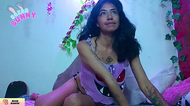 Snapshot of Roxanbunny1 chatting on December 13, 2025, 8:04 pm Roxanbunny1 online show from December 13, 2025, 8:04 pm