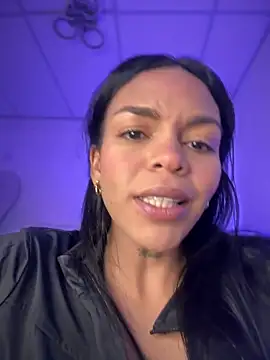 Snapshot of Charly_ chatting on December 5, 2025, 4:11 am Charly online show from December 5, 2025, 4:11 am