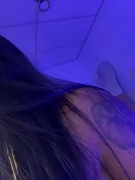 Snapshot of Charly_ chatting on December 2, 2025, 4:14 am Charly online show from December 2, 2025, 4:14 am