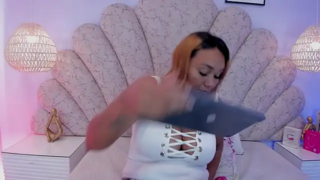 dalila salazar online show from March 24, 2026, 2:44 am