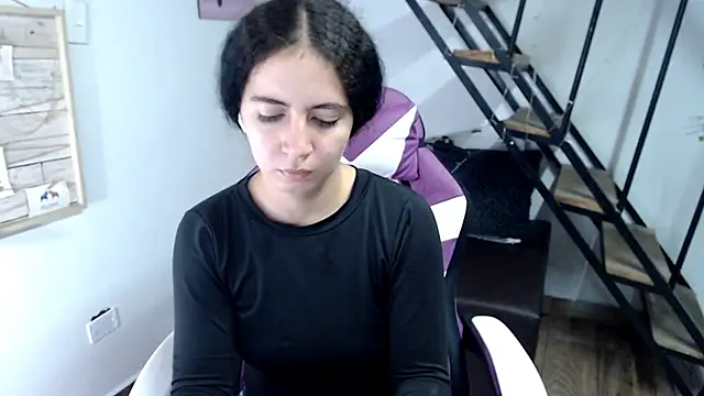 samantha baby  online show from November 5, 2025, 8:34 pm