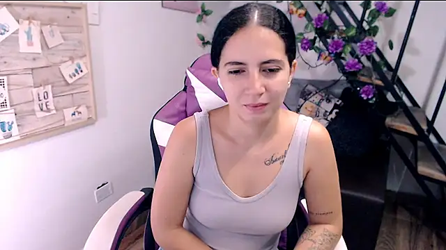 samantha baby  online show from April 29, 2026, 2:32 pm