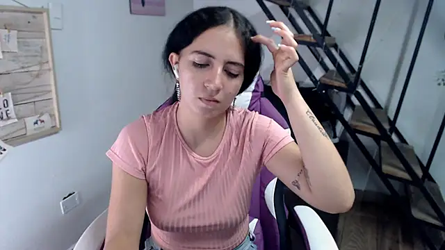 samantha baby  online show from October 18, 2025, 8:44 pm