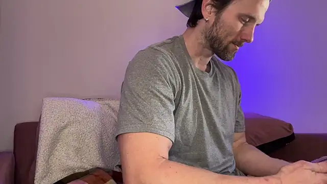 alexmannd online show from November 7, 2025, 8:13 pm