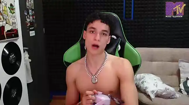 Snapshot of Curly_Angel24 chatting on February 2, 2025, 11:21 pm Curly Angel24 online show from February 2, 2025, 11:21 pm