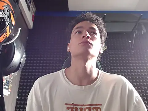 Snapshot of Curly_Angel24 chatting on May 4, 2026, 1:25 pm Curly Angel24 online show from May 4, 2026, 1:25 pm