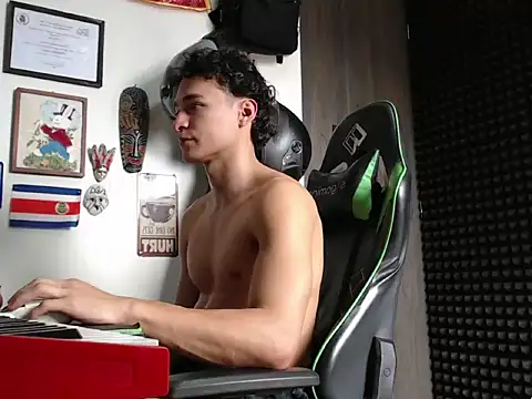Snapshot of Curly_Angel24 chatting on May 22, 2026, 3:10 pm Curly Angel24 online show from May 22, 2026, 3:10 pm
