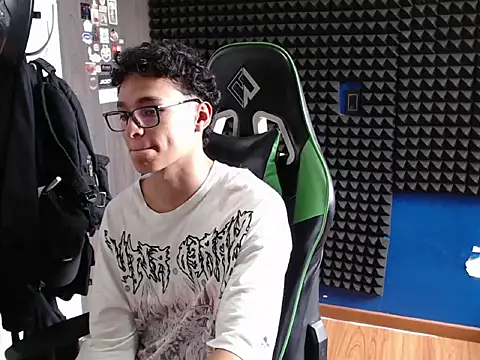 Snapshot of Curly_Angel24 chatting on April 2, 2026, 5:19 pm Curly Angel24 online show from April 2, 2026, 5:19 pm