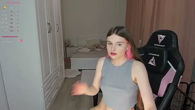 Snapshot of lil_cassie chatting on December 2, 2025, 6:42 pm lil cassie online show from December 2, 2025, 6:42 pm