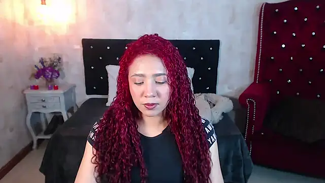 Snapshot of IsabelaLatina chatting on June 28, 2026, 6:41 am IsabelaLatina online show from June 28, 2026, 6:41 am