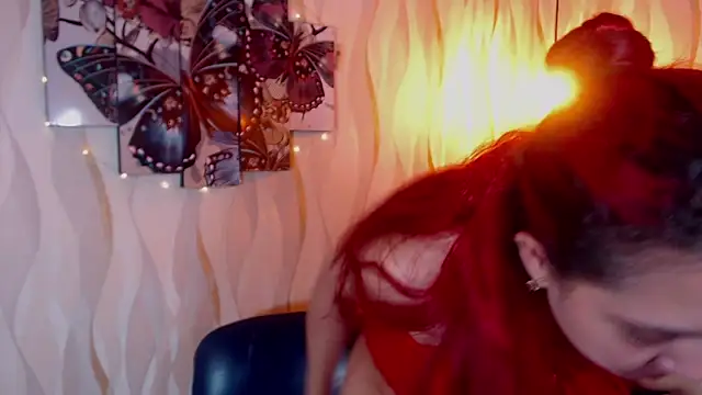 Snapshot of IsabelaLatina chatting on September 8, 2025, 2:27 pm IsabelaLatina online show from September 8, 2025, 2:27 pm