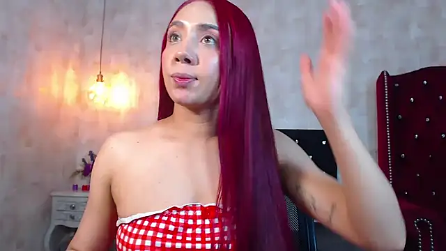 Snapshot of IsabelaLatina chatting on June 24, 2026, 5:17 am IsabelaLatina online show from June 24, 2026, 5:17 am