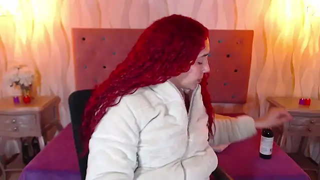 Snapshot of IsabelaLatina chatting on February 14, 2026, 3:23 pm IsabelaLatina online show from February 14, 2026, 3:23 pm