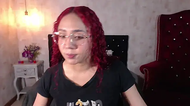 Snapshot of IsabelaLatina chatting on July 16, 2026, 12:51 am IsabelaLatina online show from July 16, 2026, 12:51 am