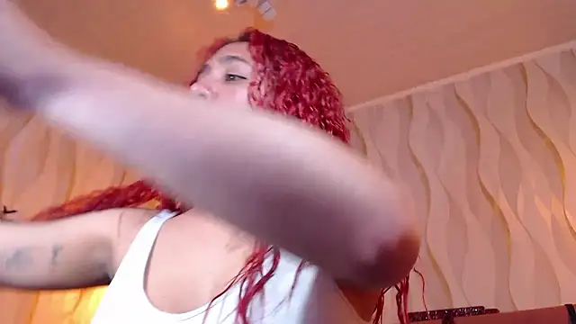 IsabelaLatina online show from January 9, 2026, 9:55 pm