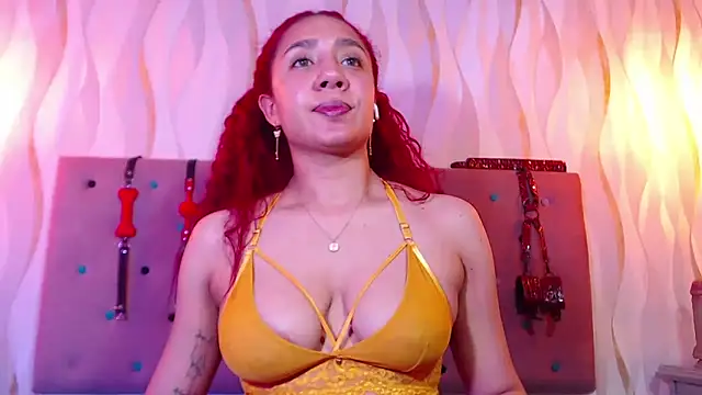 Snapshot of IsabelaLatina chatting on February 28, 2026, 4:45 am IsabelaLatina online show from February 28, 2026, 4:45 am