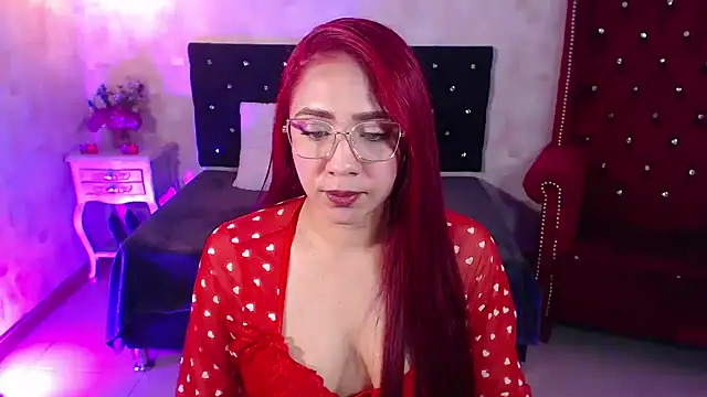 Snapshot of IsabelaLatina chatting on June 26, 2026, 3:23 am IsabelaLatina online show from June 26, 2026, 3:23 am