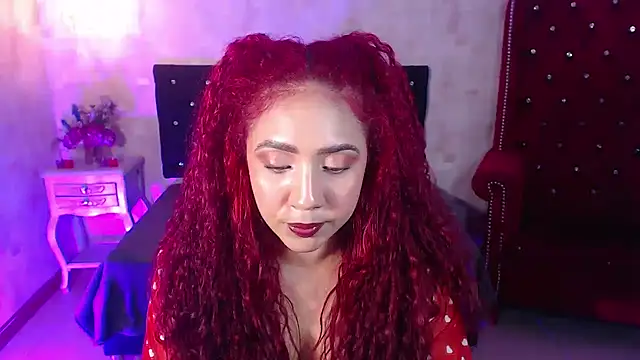 Snapshot of IsabelaLatina chatting on July 6, 2026, 4:08 am IsabelaLatina online show from July 6, 2026, 4:08 am