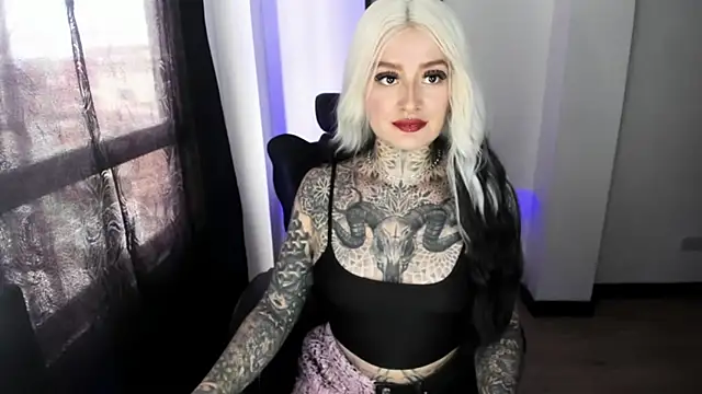 Anaii Gomez online show from October 28, 2025, 6:51 pm