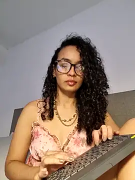 Snapshot of angela__98 chatting on May 10, 2026, 12:20 pm angela 98 online show from May 10, 2026, 12:20 pm