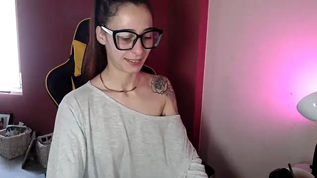 Snapshot of Sofiasweetsecret chatting on April 14, 2026, 8:19 am Sofiasweetsecret online show from April 14, 2026, 8:19 am