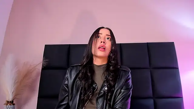 NoraDasilva online show from October 9, 2025, 12:33 am